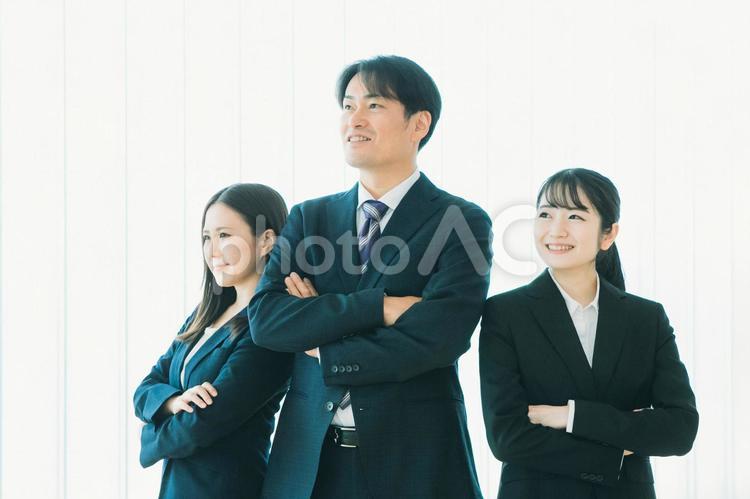ビジネスマンとビジネスウーマン(3人) ビジネスマンとビジネスウーマン(3人) ビジネス,ビジネスマン,スーツの写真素材