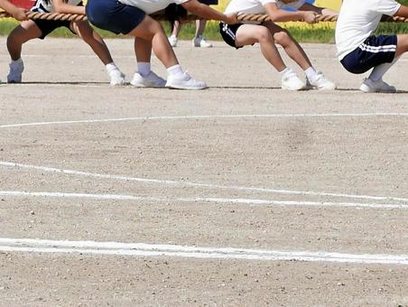 Elementary school athletic meet / tug of war (during competition) Elementary school athletic meet / tug of war (during competition)