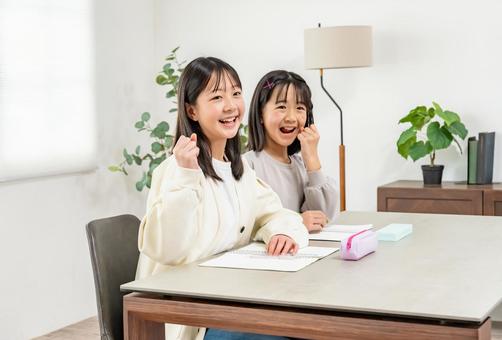 勉強をする女の子 勉強をする女の子 勉強,学習,生徒の写真素材