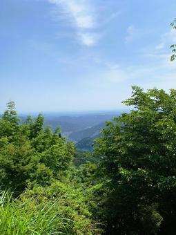 夏の山々と澄んだ青空の風景 山,森林,青空の写真素材