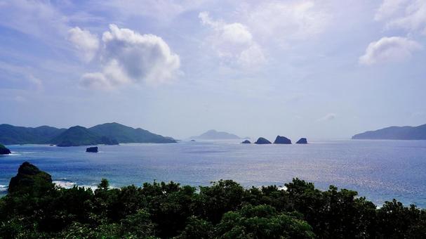 沖縄県座間味村神の浜展望台から見える風景 沖縄県座間味村神の浜展望台から見える風景 座間味,海,空の写真素材
