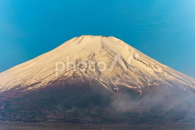 湖畔と富士山13　山中湖 富士山,空,快晴の写真素材