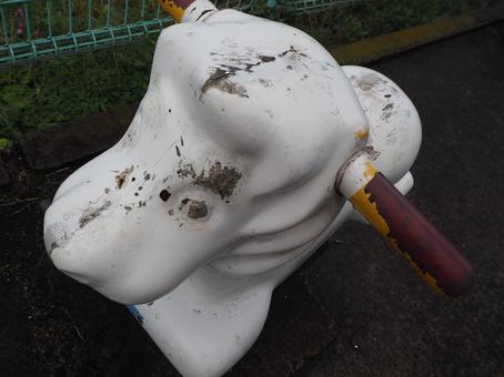 錆びれた羊の遊具 遊具,公園,ひつじの写真素材