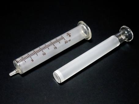 ガラスの注射器 ガラスの注射器の写真