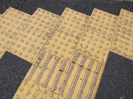 点字ブロック 点字ブロック,床,歩道の写真素材
