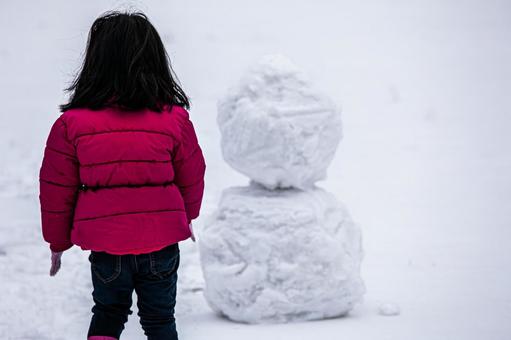 雪だるまを作る子供 冬,子供,幼児の写真素材