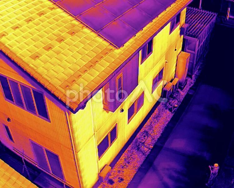 赤外線のイメージ「人有り」 サーモグラフィー,サーマルカメラ,赤外線ドローンの写真素材