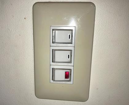 スイッチ　3コ付　 スイッチ,パイロットスイッチ,片切スイッチの写真素材