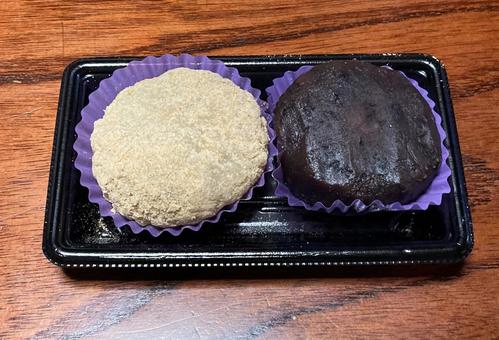 おはぎ〜きな粉と餡子 おはぎ〜きな粉と餡子 おはぎ,きな粉,こし餡の写真素材
