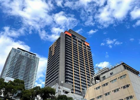 お初天神から見上げるビル群A_711C 高層ビル,青空,ビルの写真素材