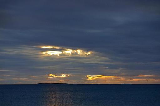 ニューカレドニア420　ウヴェア島　夕景 ニューカレドニア,ウヴェア島,パラディッドウヴェアの写真素材