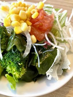 サラダ 縦アップ サラダ 縦アップ サラダ,野菜,新鮮の写真素材