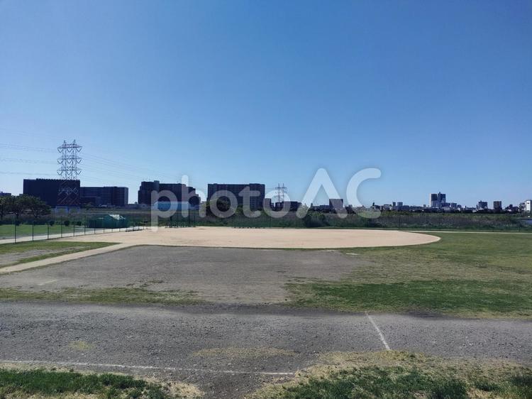 真昼の河川敷 河川敷,グランド,昼の写真素材