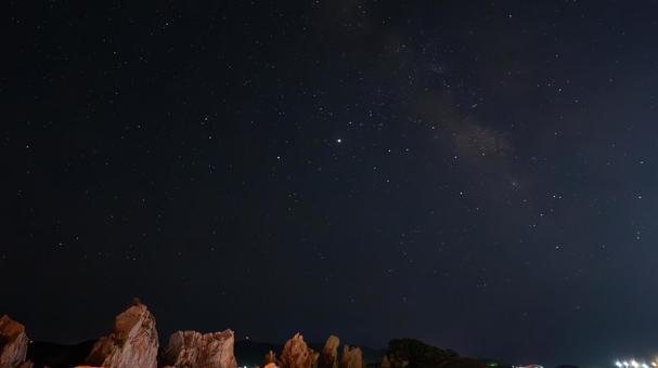 星降る岩の静寂 星降る岩の静寂 星空,夜空,岩場の写真素材