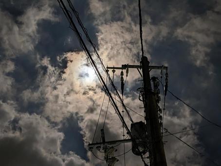 満月と電柱 満月と電柱 夜,電柱,満月の写真素材