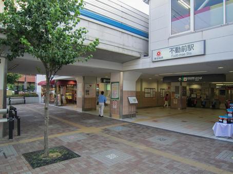 東急目黒線不動前駅の前 東急目黒線不動前駅の前の写真
