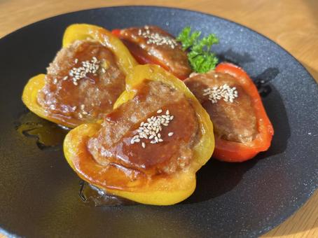 手作り料理・パプリカの肉詰め3 手作り料理・パプリカの肉詰め3 パプリカ,肉づめ,黄色の写真素材