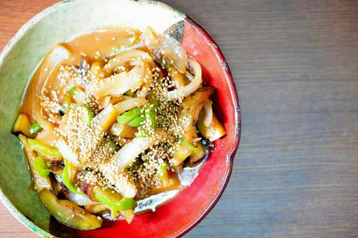 茄子とピーマンの味噌煮の写真