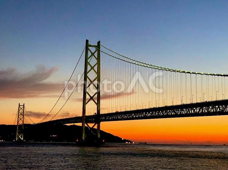 明石海峡大橋・夕景 明石海峡大橋,夕景,海の写真素材