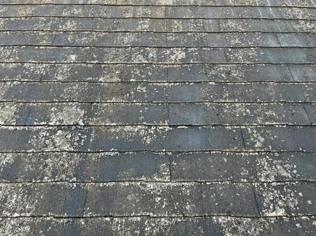 ボロボロに劣化した屋根① ボロボロに劣化した屋根① 屋根,劣化,ボロボロの写真素材