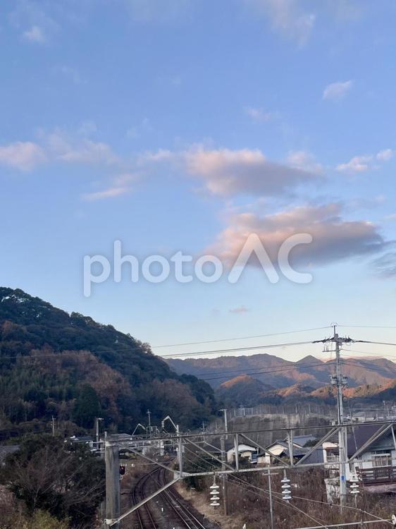 鉄道線路と田舎の町　風景 風景,自然,線路の写真素材
