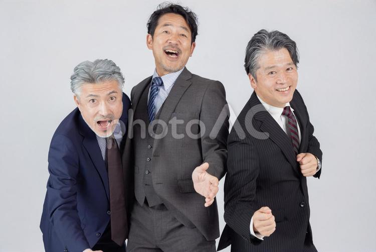 ハイテンションのミドルビジネスパーソン エグゼクティブ,人物,歩くの写真素材