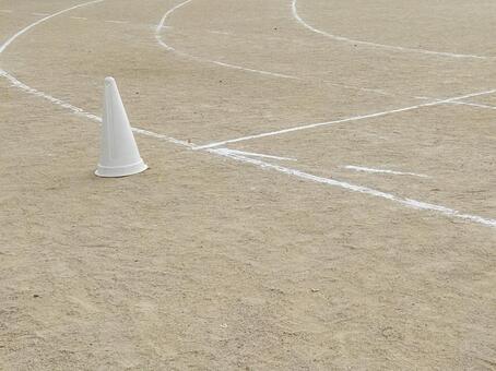 運動場と白いコーン 運動場,運動会,体育の写真素材