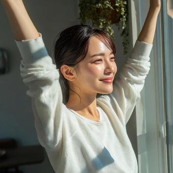 輝く笑顔の日本人女性 輝く笑顔の日本人女性の写真