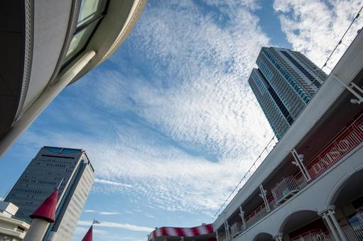 千里中央の秋空 千里中央の秋空 秋,晴れ空,青空の写真素材