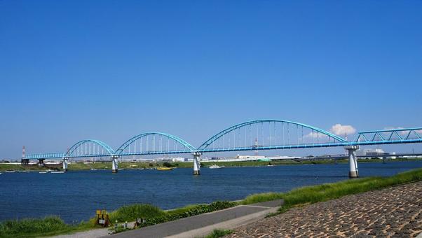 夏の江戸川河畔・水道橋・市川市妙典駅近郊 夏,江戸川,河川敷の写真素材
