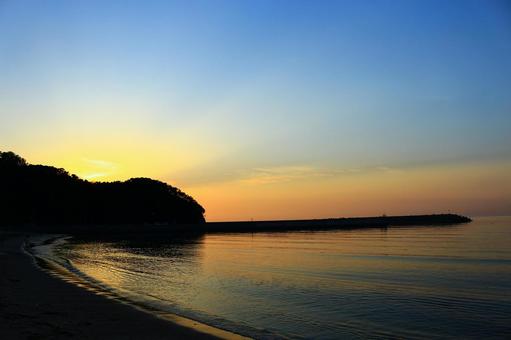 絶景夕暮れと海岸 絶景夕暮れと海岸 夕暮れ,絶景,日暮の写真素材