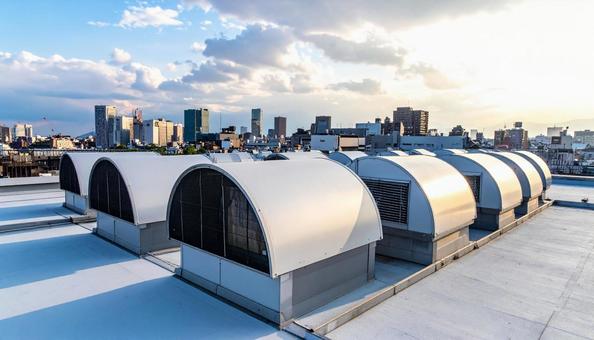 ビル屋上の空調ダクト ビル屋上の空調ダクトの写真