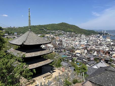 尾道の天寧寺の三重塔 尾道の天寧寺の三重塔 天寧寺,尾道,広島の写真素材
