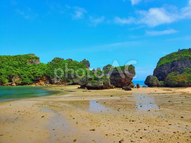 力強い岩場 海,自然,空の写真素材