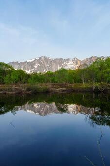 250515秋山郷天池と鳥甲山 秋山郷,長野県,栄村の写真素材