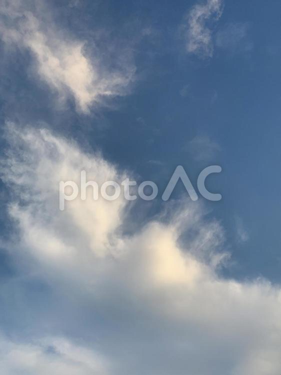 ふわふわの流れる雲 空,自然,最高の写真素材