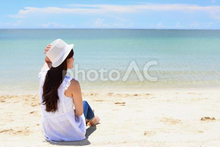 沖縄　きれいな海　女性　旅行 日本,沖縄,海の写真素材