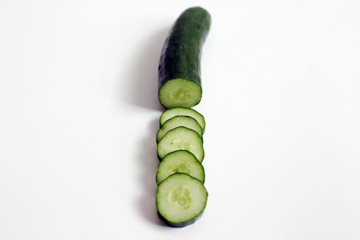 薄切りにされたきゅうり きゅうり,野菜,緑色の写真素材