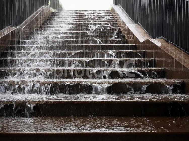 大雨の階段_AS000007 雨,豪雨,大雨の写真素材