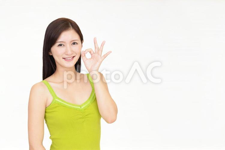 OKサインを出す笑顔の女性 女性,笑顔,女の写真素材