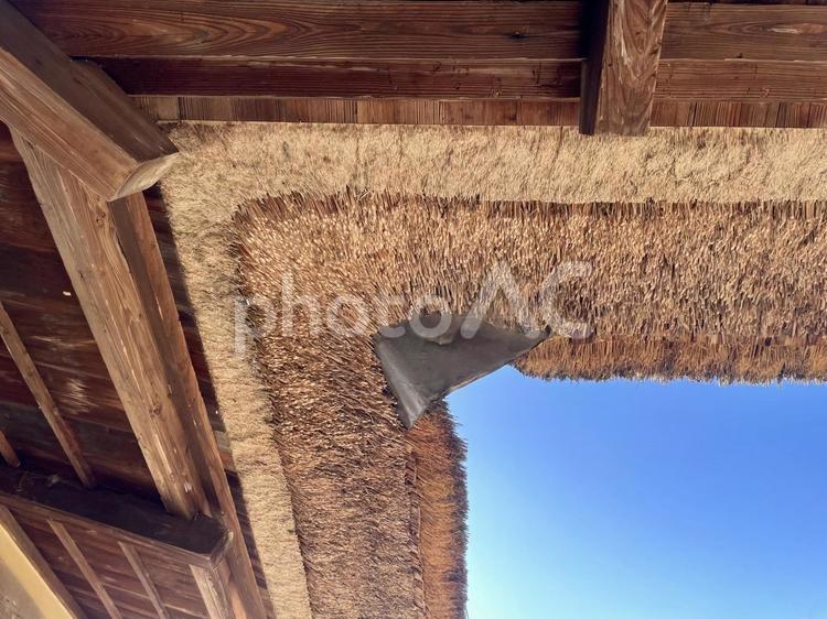 那珂市曲がり屋の茅葺き屋根 茅葺,屋根,古民家の写真素材