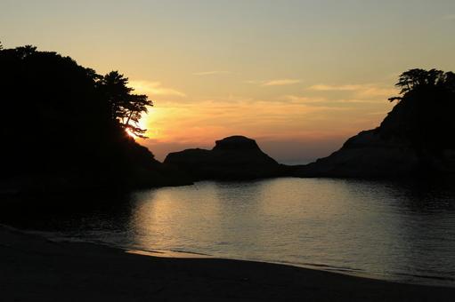 A beautiful sunset over Dogashima, JPG