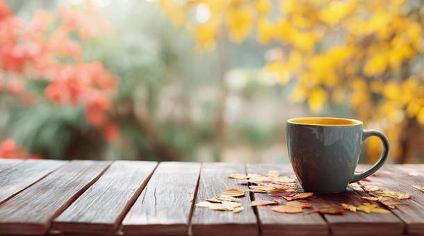 秋色カフェテラスの温かいコーヒー 秋色カフェテラスの温かいコーヒーの写真