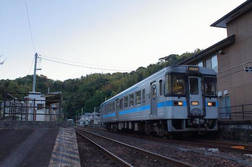 JR牟岐線、由岐駅、ホーム jr,jr四国,牟岐線の写真素材