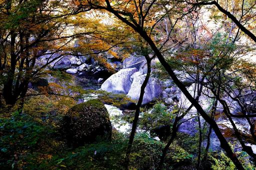 秋の昇仙峡の渓谷美 秋の昇仙峡の渓谷美 山並み,空,青空の写真素材