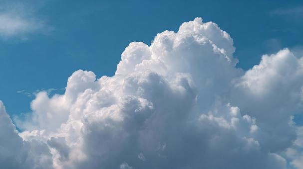 澄み切った空に描かれる雲の風景 澄み切った空に描かれる雲の風景の写真