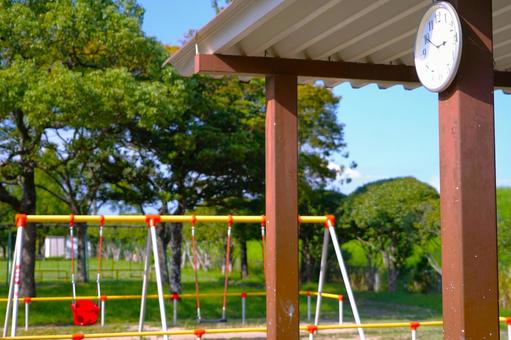 午後の公園の時計と遊具 午後の公園の時計と遊具 公園,秋,遊具の写真素材
