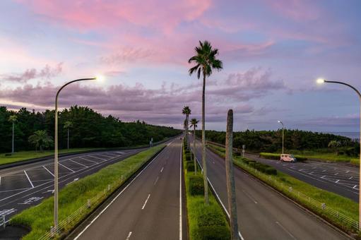 一ッ葉有料道路パーキング見た夕景 一ッ葉有料道路パーキング見た夕景 夕焼け,夕日,夕暮れの写真素材