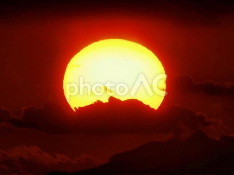 夕暮れの丸ダルマ 海,夕日,たそがれの写真素材