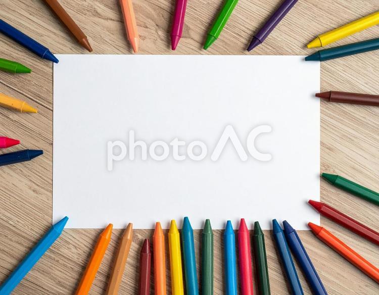 白紙の紙とたくさんのクレヨン 白紙,紙,画用紙の写真素材